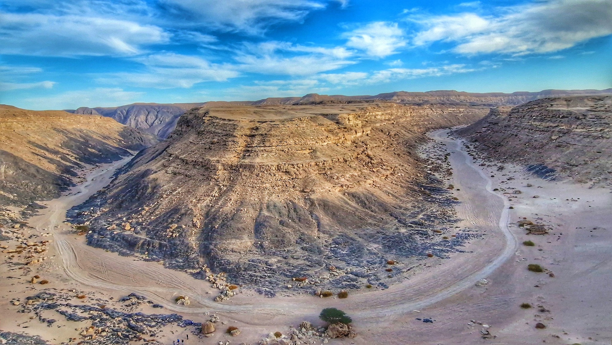 Wadi Belli kuivkanjon ülalt vaadatuna